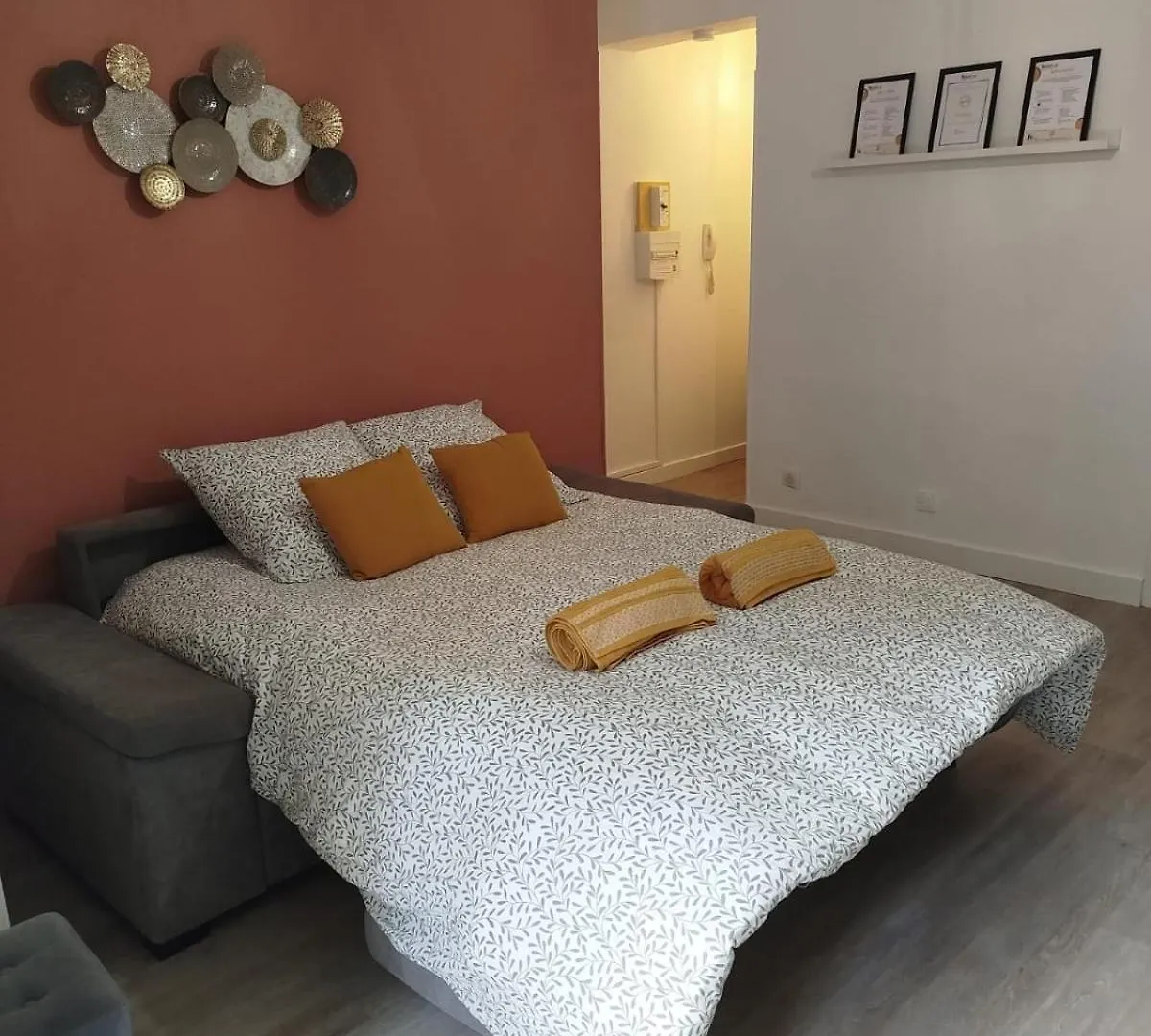 Apartment Elegant Studio Greoux Les Bains France